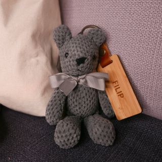 Pořiďte si medvídka s vlastním textem na www.mujmedvidek.cz 🏷🐻 (odkaz v bio) Jaký vyberete text na přívěsek? Jméno, datum...